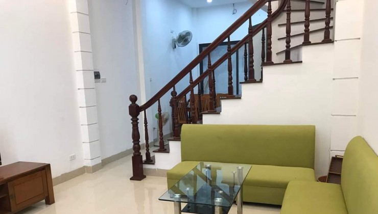 CC Cho thuê nhà gần ngõ 40 phố Cự Lộc, Thanh Xuân, Hà Nội. DT 50mx4 tầng, giá 12,5 triệu/tháng.